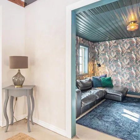 12 Person In Sonder Omme-by Traum Omme