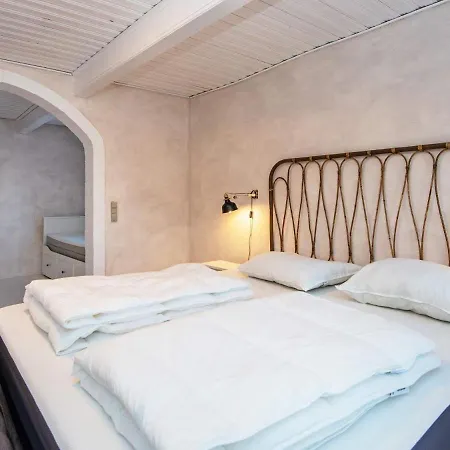 12 Person In Sonder Omme-by Traum Omme