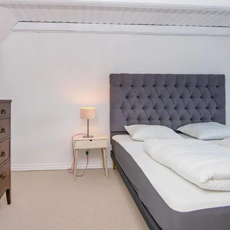 12 Person In Sonder Omme-by Traum Omme