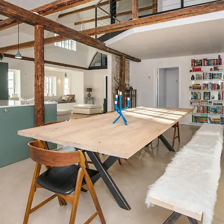 12 Person In Sonder Omme-by Traum