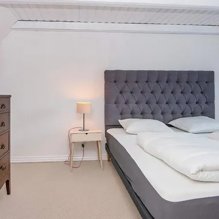 12 Person In Sonder Omme-by Traum Omme