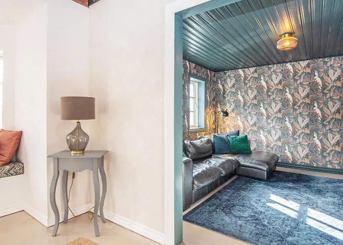 12 Person In Sonder Omme-by Traum Omme