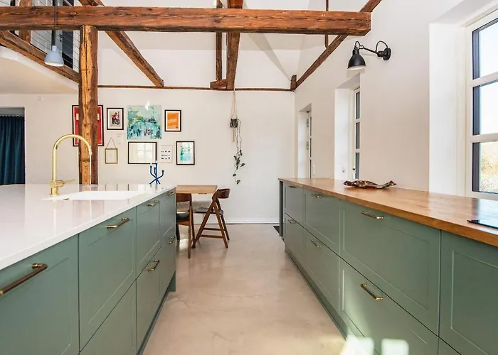 12 Person In Sonder Omme-by Traum