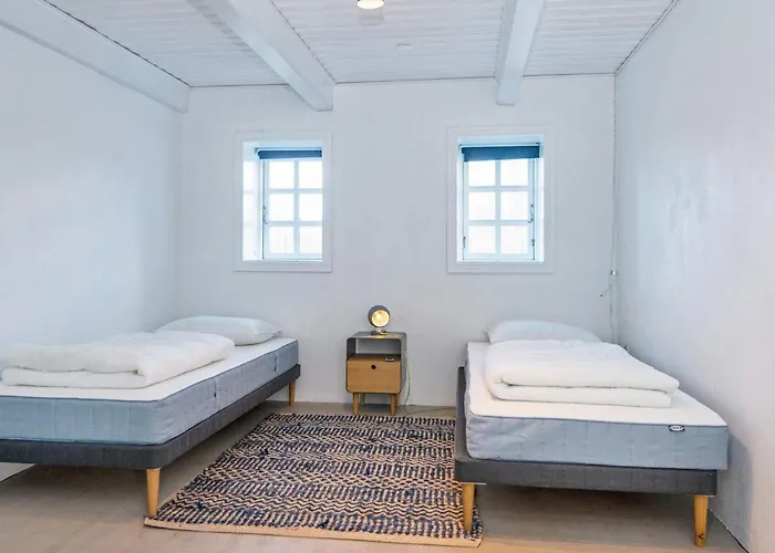 12 Person In Sonder Omme-by Traum Omme