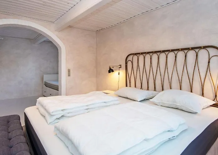 12 Person In Sonder Omme-by Traum Omme