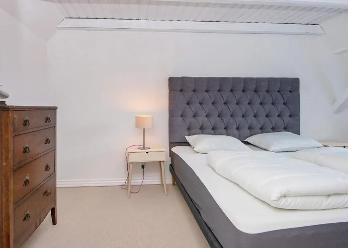 12 Person In Sonder Omme-by Traum Omme